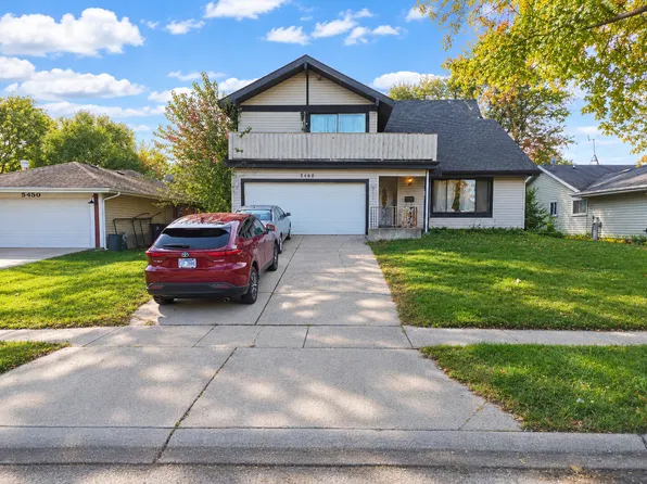 5460 Arlington Dr E, Hanover Park, IL 60133