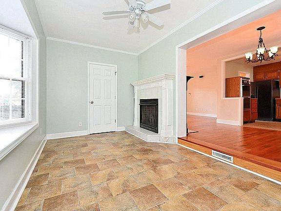 Bonus/sun room open to dining, kitchen,living area.