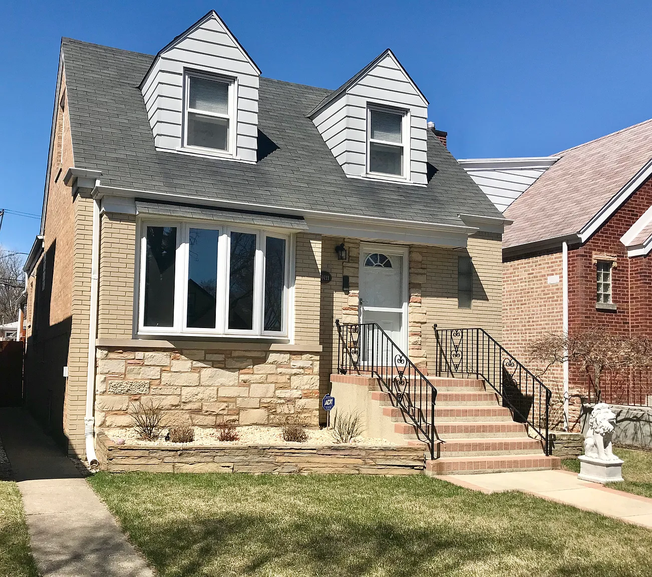 3244 N Plainfield Ave photo 1