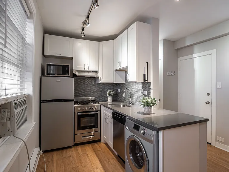 503 W Belmont Ave #3 — Photo 1