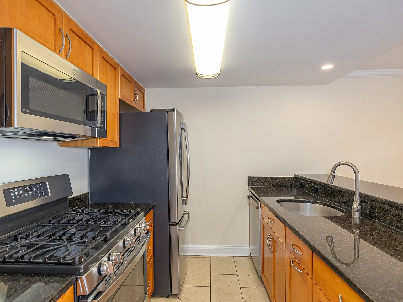2 bed, 1.5 bath, 984 sqft, $3,720 — Photo 4