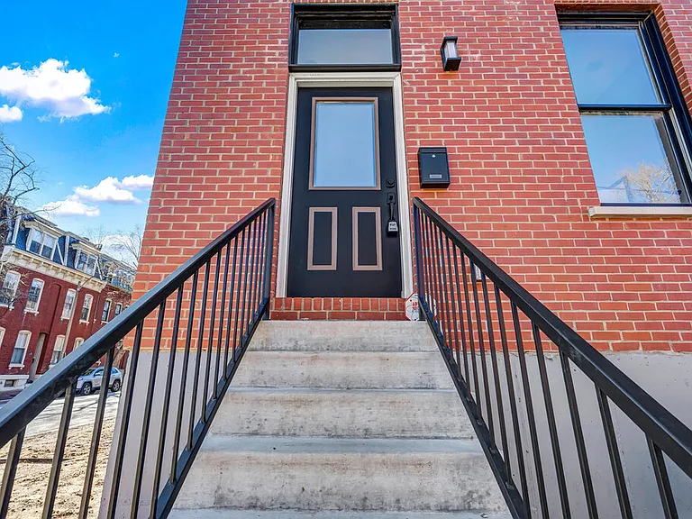 1000 Barton St — Photo 26