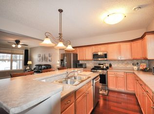 686 Ravencroft Rd, Waconia, MN 55387