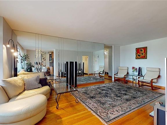 4th image of 2928 W 5th St APT 9L