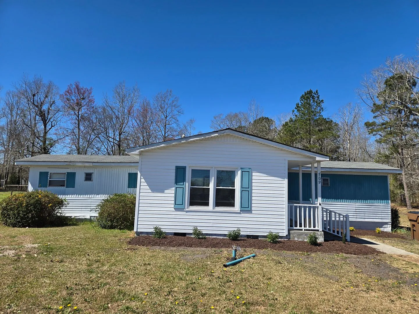 709 Jim Blake Rd — Photo 1