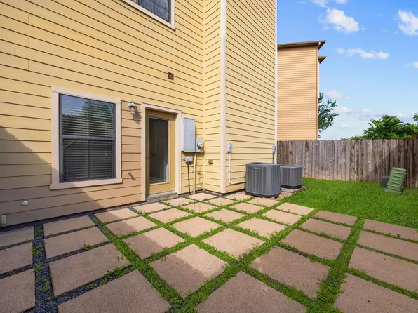 1146 Hempstead Villa Ln, Houston, TX 77008