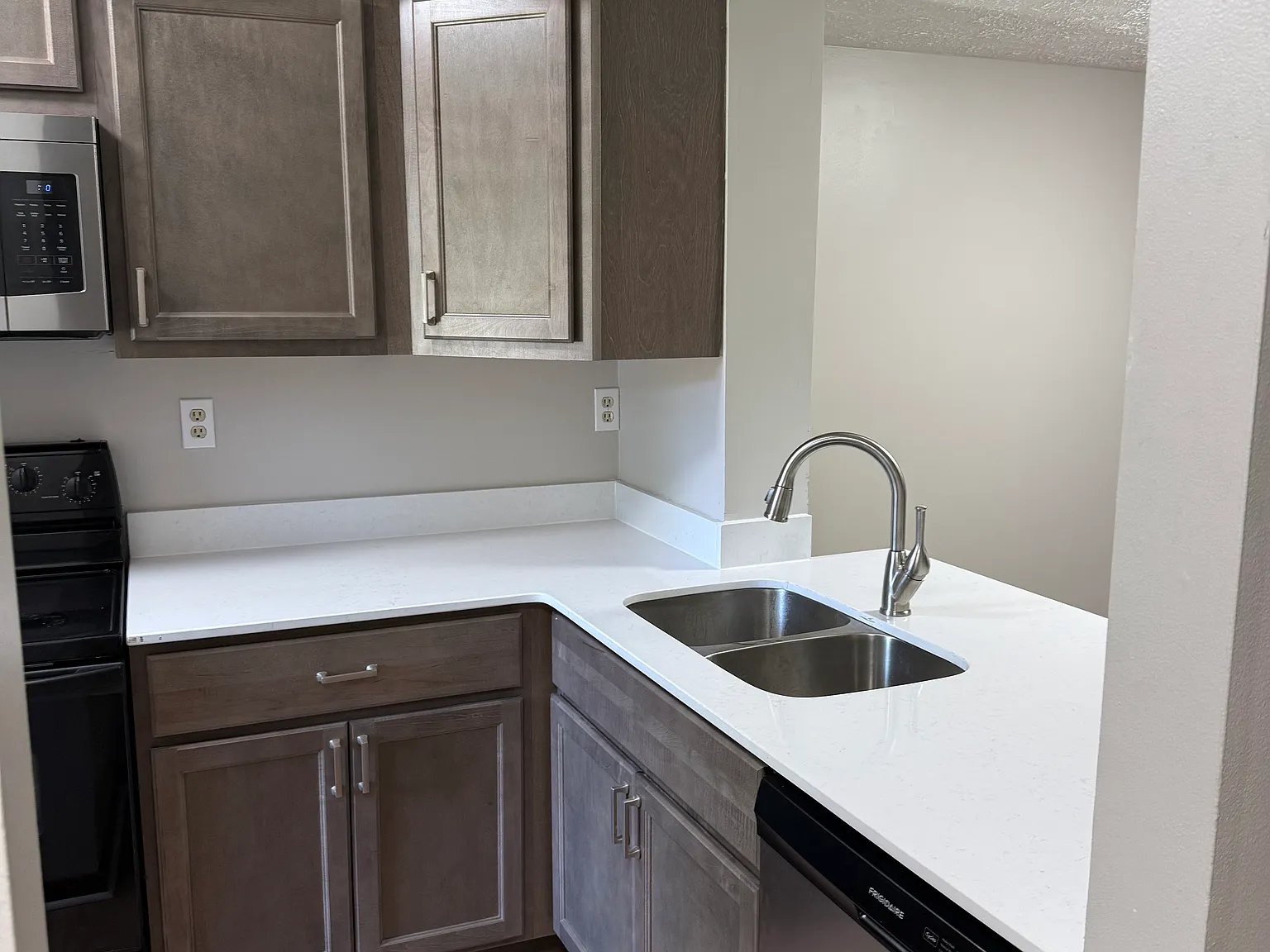 2 bed, 1250 sqft, $1,685 — Photo 3