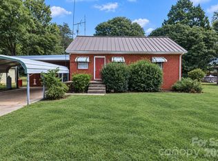 628 N Kelly St, Statesville, NC 28677