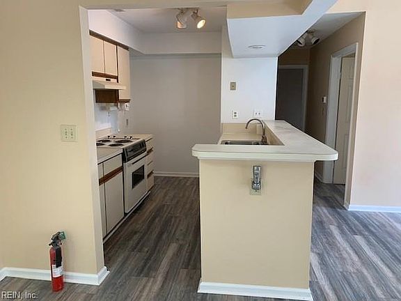 5th image of 1431 Lake Geneve Dr