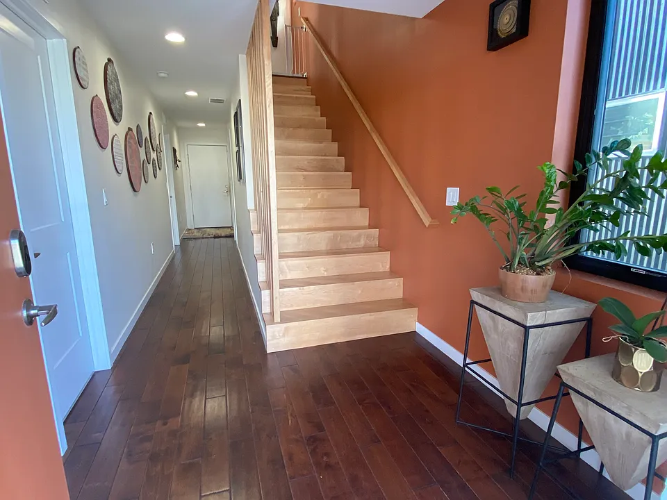 First floor hallway (view from the front enterance)