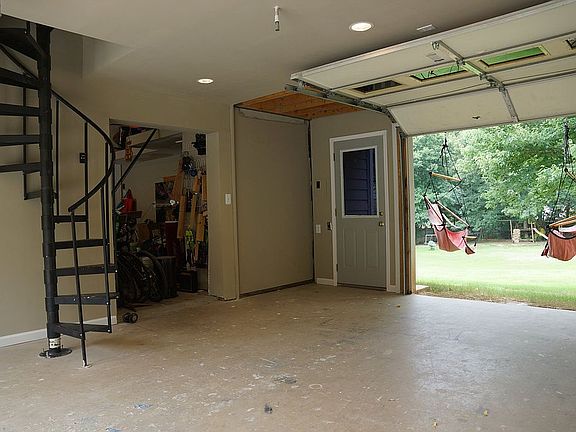3rd garage stairs to loft