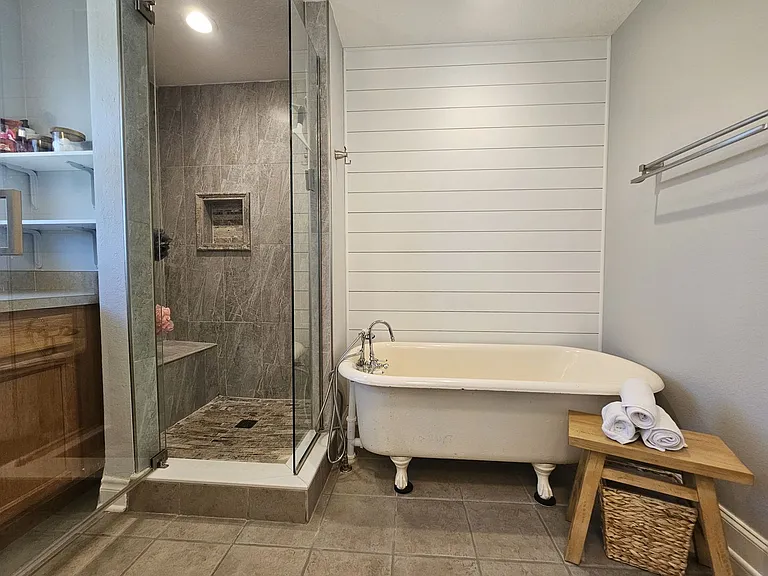 7402 S De Soto St — Photo 28