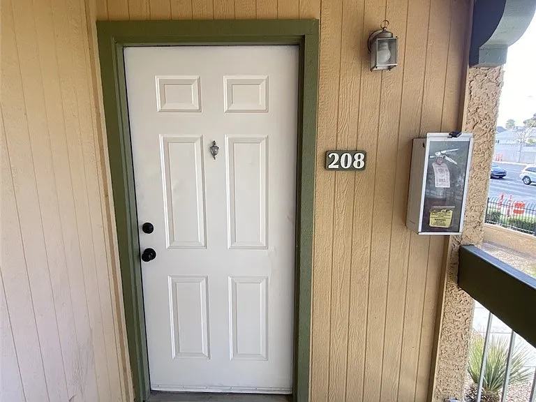 5174 S Jones Blvd #208 — Photo 2