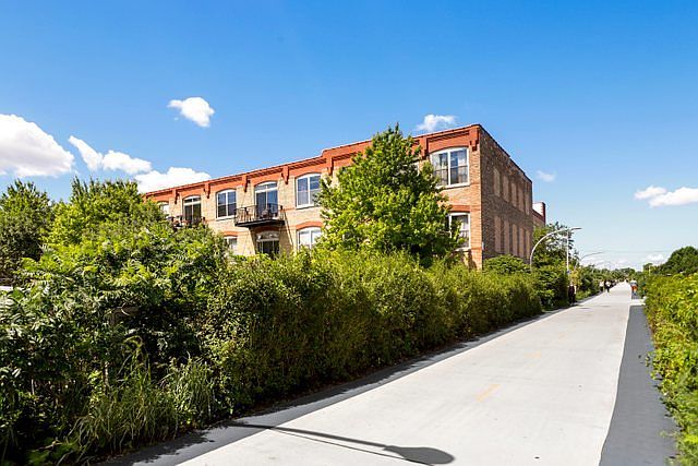 1st image of 1740 N Maplewood Ave APT 221