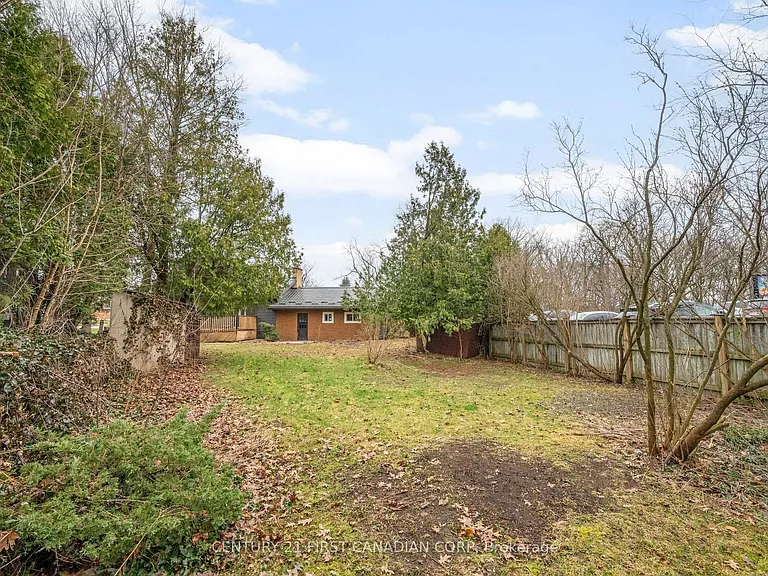 1326 Commissioners Rd W — Photo 27