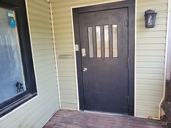 2nd image of 1104 10th Ave E