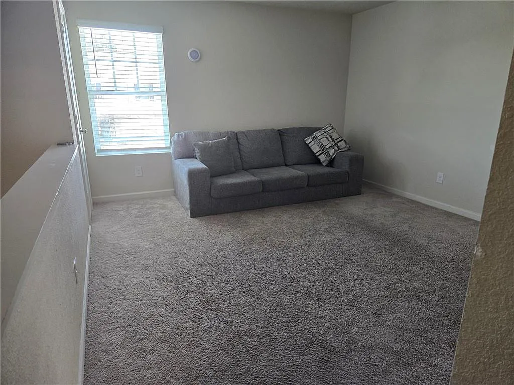3 bed, 2.5 bath, 1848 sqft, $1,900 — Photo 3