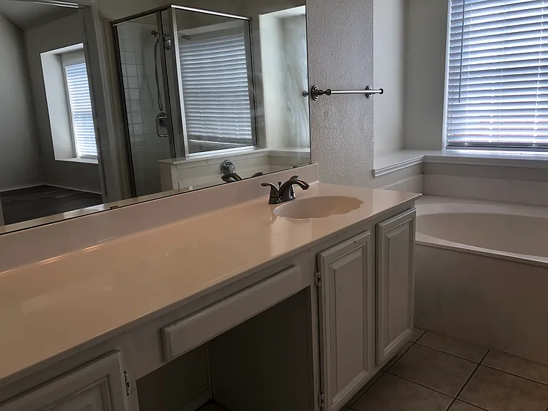 3841 Rolling Hills Dr — Photo 8