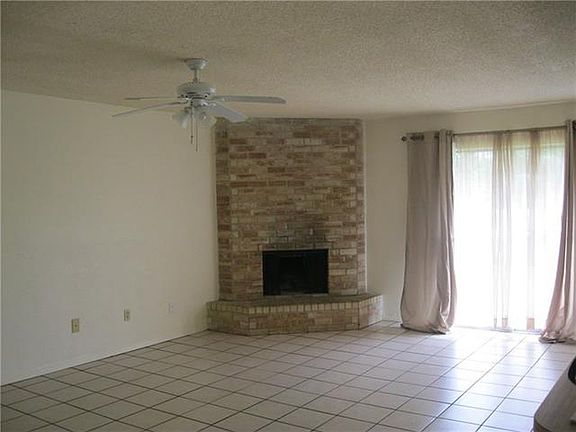 4th image of 516 Trail Lake Dr