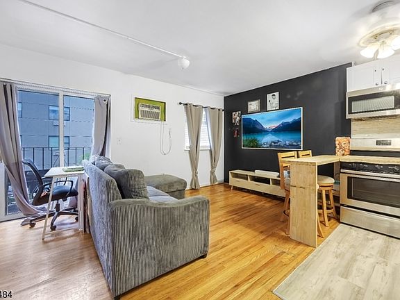 5th image of 353 Marshall St #3A