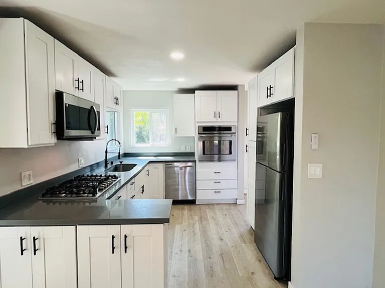 4084-4090 Kansas Street — Photo 7
