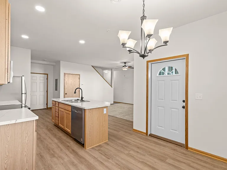 324 Woodcrest Ln — Photo 6