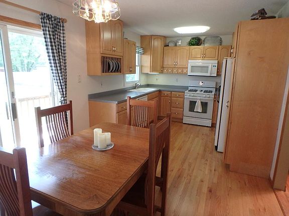 2nd image of 11973 Oak Park Ct NE