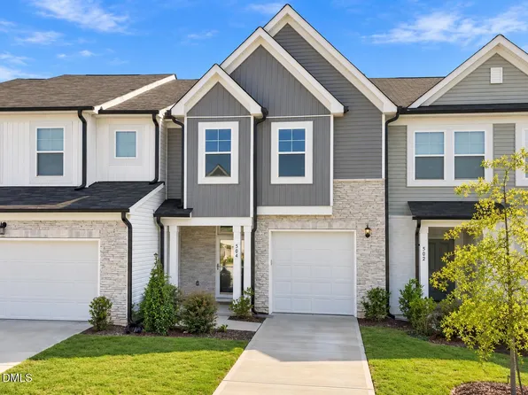 504 Barrington Row Ave, Zebulon, NC 27597