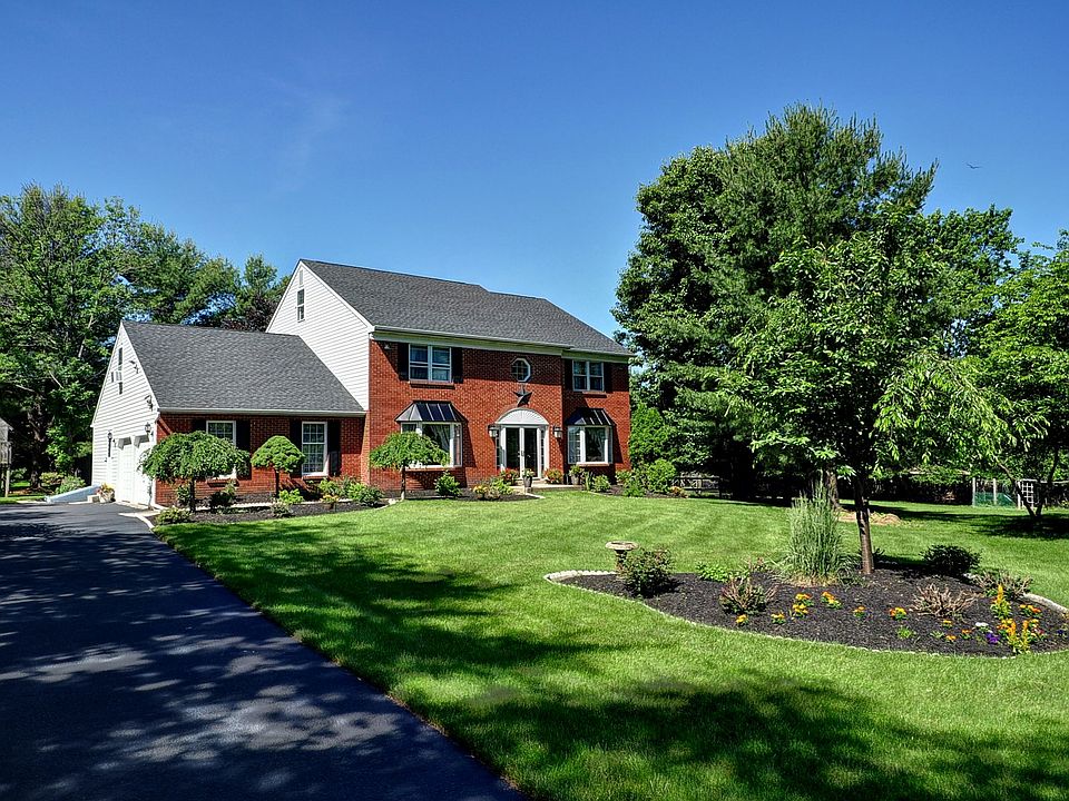 2nd image of 1172 Canterbury Dr