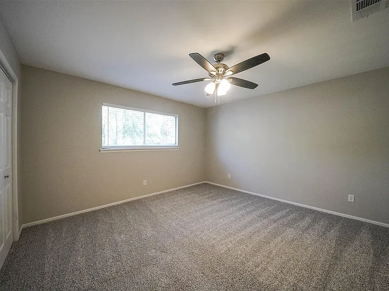 7818 Beaufort Dr — Photo 15