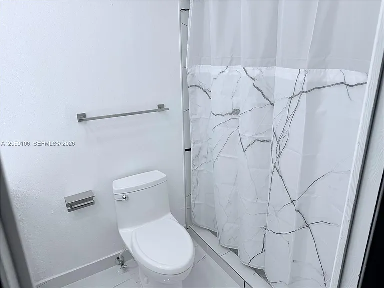7011 Crown Gate Ct — Photo 13