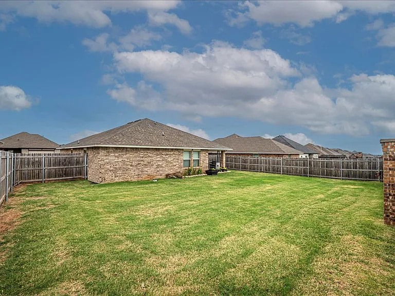 10300 Glover River Dr — Photo 30