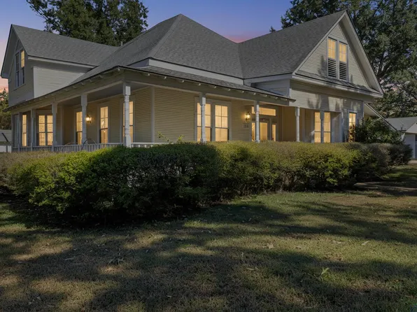 304 & 308 N Alley St, Jefferson, TX 75657