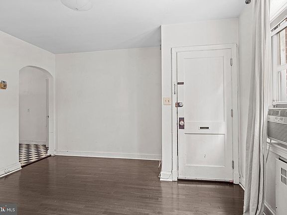 3rd image of 4034 7th St NE