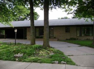 11 Woodland Ct, Mount Hope, KS 67108