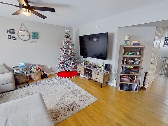 4th image of 305 Elkchester Cir