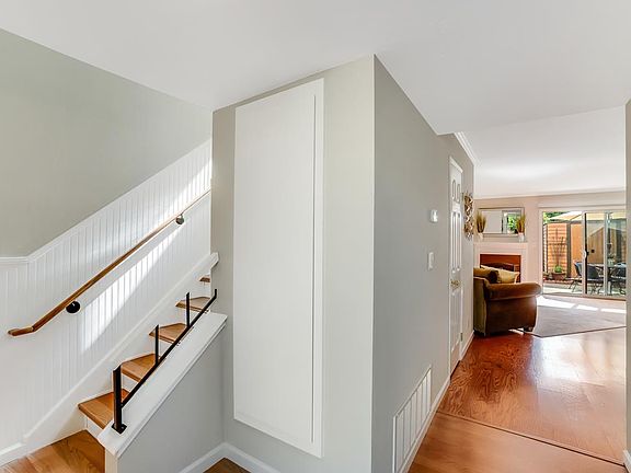 3rd image of 3000 Ivygate Ln