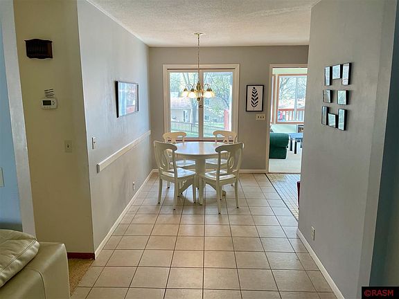 3rd image of 1017 Willow Dr