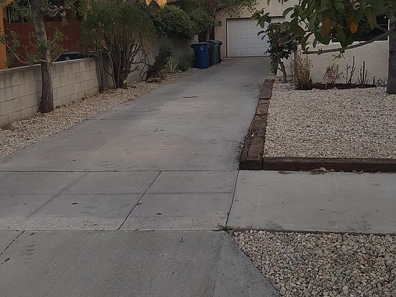 2nd image of 2110 W Oak St