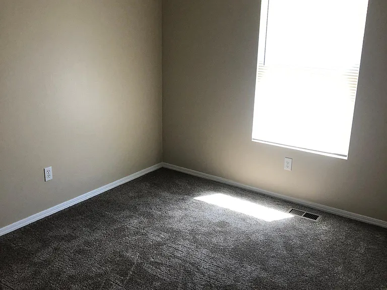 1075 N 14 E — Photo 12