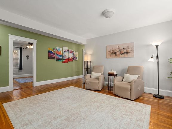 3rd image of 37 Everett St Unit 1