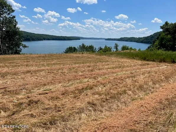 141 Docks Of The Bay Dr, Harriman, TN 37748