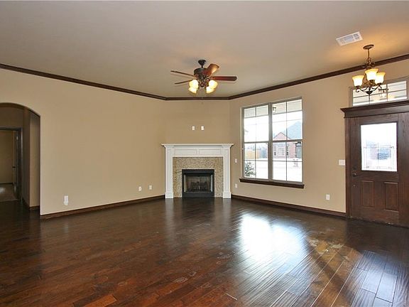 3rd image of 2312 Wheatfield Ave