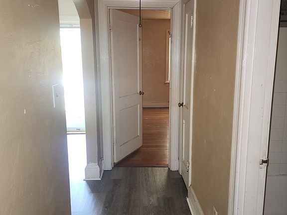 4th image of 105 Edison Ave