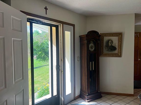 3rd image of 2114 Jannsen Ct SE