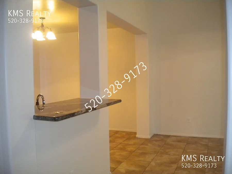 3 Beds / 3 Bath - Owner/Agent — Photo 4
