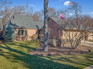 2483 Tall Oaks Dr, Elgin, IL 60123