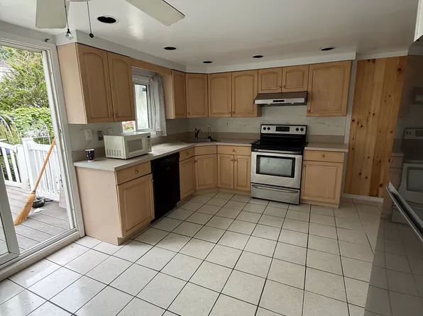 (undisclosed Address), Selden, NY 11784