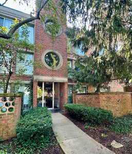 8050 Arbor Ln APT 303, Northfield, IL, 60093