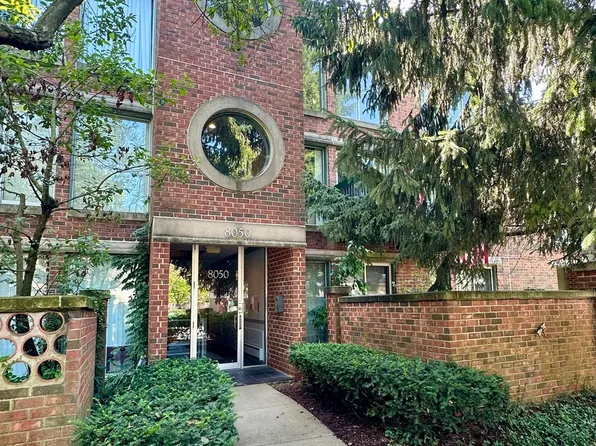 8050 Arbor Ln APT 303, Northfield, IL 60093